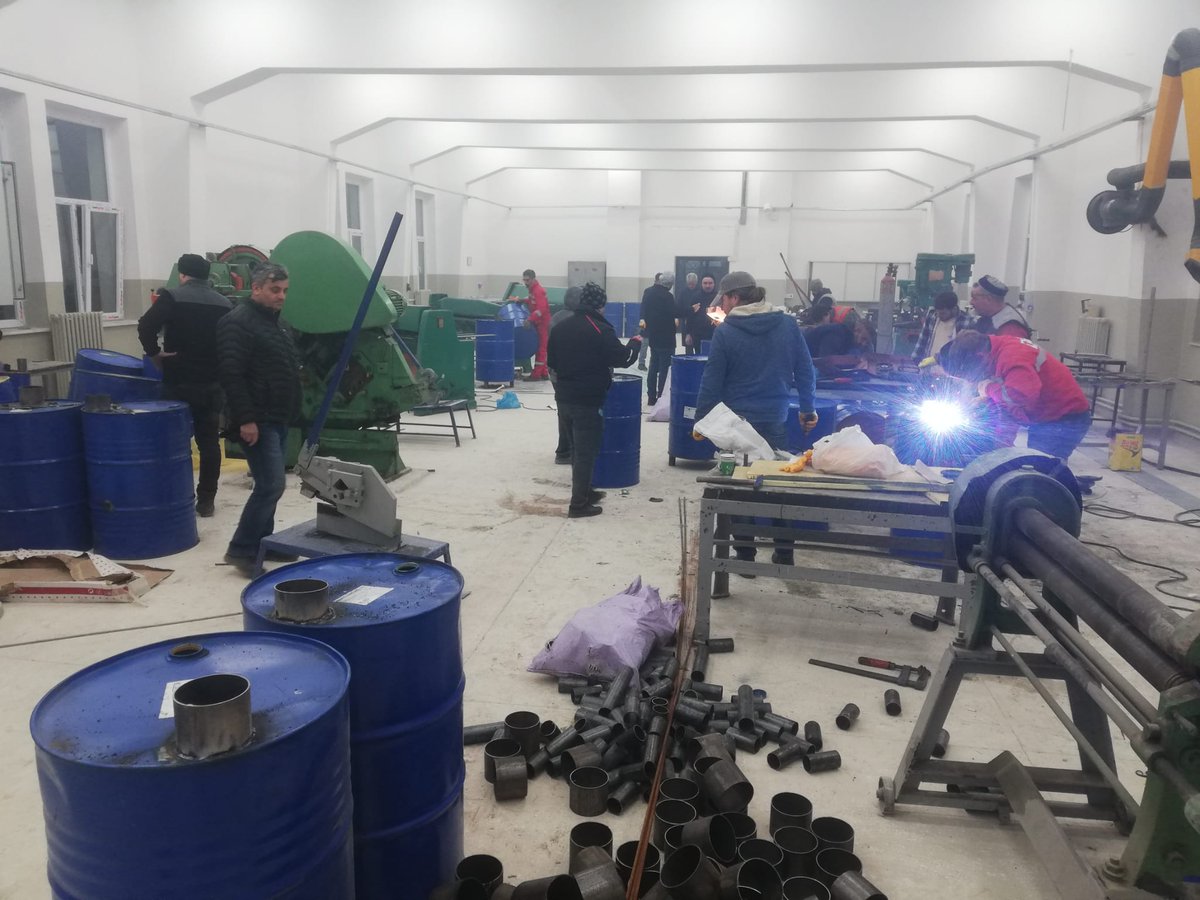 spasamem59's tweet photo. İlçemiz Tekirdağ Mesleki ve Teknik Anadolu Lisesinde Afet Bölgesine Gönderilmek Üzere Soba İmalatına Başlanıldı.
👇
https://t.co/4gFLbAg7od
@tcmeb @41MustafaGuler @ersanulusan @ebubekir_atilla https://t.co/atZhK36g01