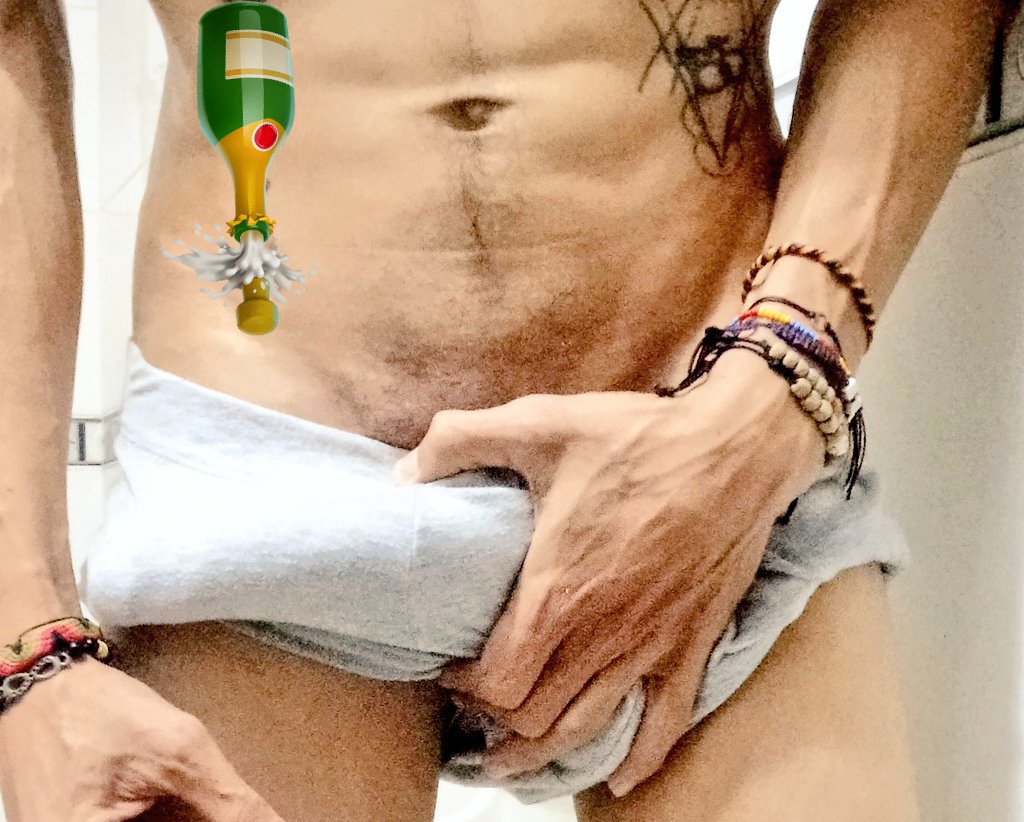 Jughd3's tweet photo. Cuánto medirá ? 🤔
Me ayudan a saber? 😈

#hot #hotgay #gaytwins #gaysolo #gay #Jughd #bigdickb8tor #BigCockAddict #dick https://t.co/KUlQgQtQu4