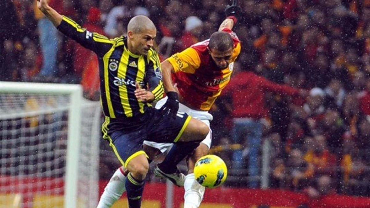 Felipe Melo:

"1 saat önce Alex ile konuştum. Sadece Fenerbahçe'nin değil, herkesin idolü. Bir karar verdik. Sene sonu maç yapalım dedik. Tüm dünya Türkiye'yi konuşuyor şu an. Belki bir ay sonra Türkiye'yi kimse konuşmayacak. Bu olayları herkes unutacak fakat bizler unutmayalım."