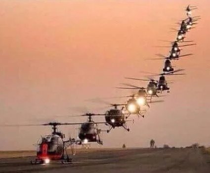 Когда делаешь орфографическую ошибку в твите, твитторские филологи 😁👇