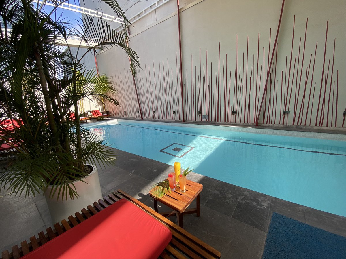 Marriott_CDMX's tweet photo. ¿Sabías que al agendar alguno de nuestros servicios de spa puedes hacer uso de nuestra alberca, jacuzzi, sauna y vapor? 

Un verdadero paraíso sin salir de la Ciudad🤩

#MarriottHotels #Spa #CDMX #MarriottMexicoCityReforma #OrientalSpa https://t.co/zLGC8dGmSB