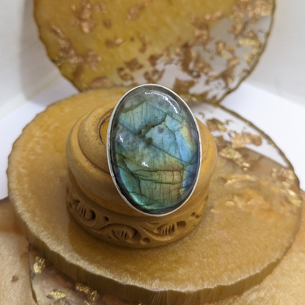 RedAlmasStudio's tweet image. Excited to share the latest addition to my #etsy shop: Natural Labradorite Ring, sterling silver vintage Ring, Anniversary ring, Gift for her, Gift for mother etsy.me/3IczS1q #rainbow #lovefriendship #labradorite #blue #silver #women #yes #bohohippie #oval