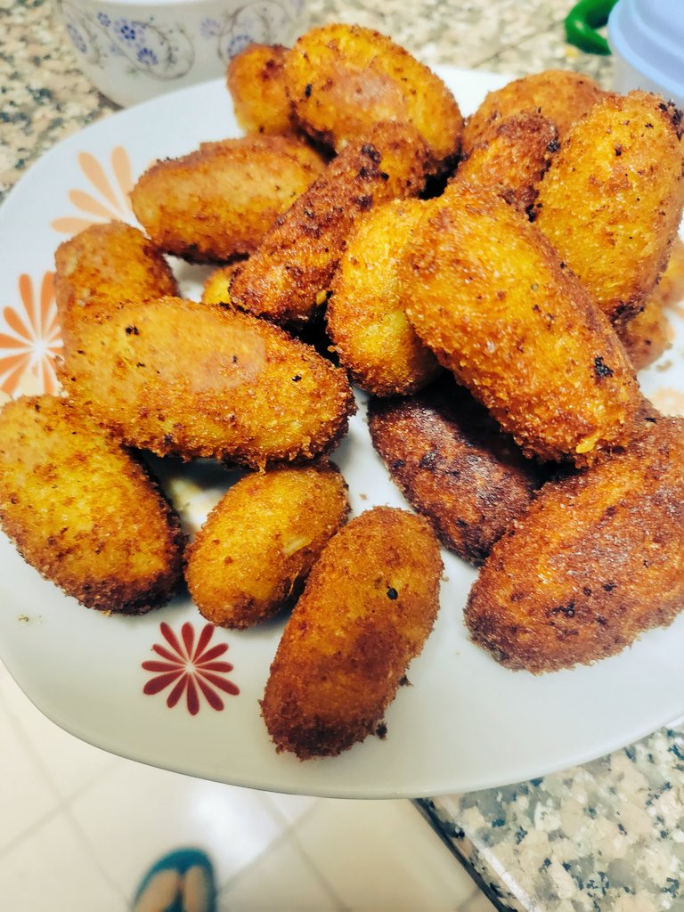 Ruchiseats's tweet photo. Garlic bites https://t.co/UfpY9GH9ka
