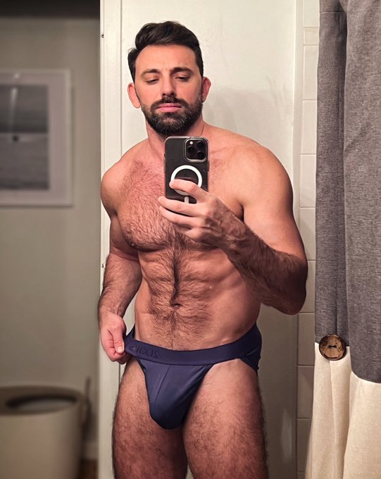 Gettin thicker in all the right places 💪🏼 https://t.co/SSGwCzYCuy