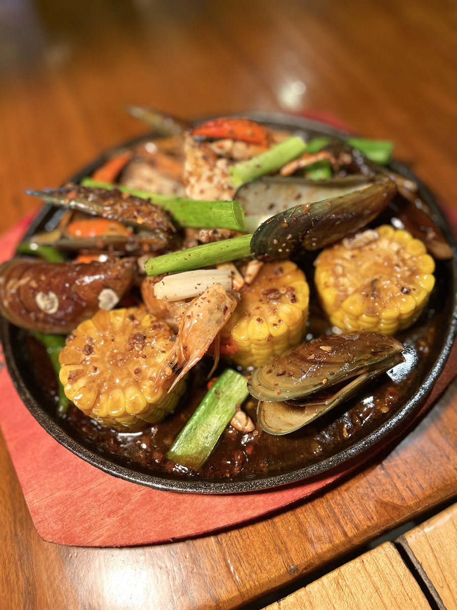 CdoLifestyle's tweet photo. Drooling over these sizzling plate menu? ๐คค
Come in, sit down and order your favorite sizzler at Bella's Sisig & Steak House!!
Itโs super affordable with unlimited rice and gravy already for as low as P149โผ๏ธ
#CDOfood #CDOeats #FoodPark #CDOLifestyle https://t.co/QbvmQ42Kng