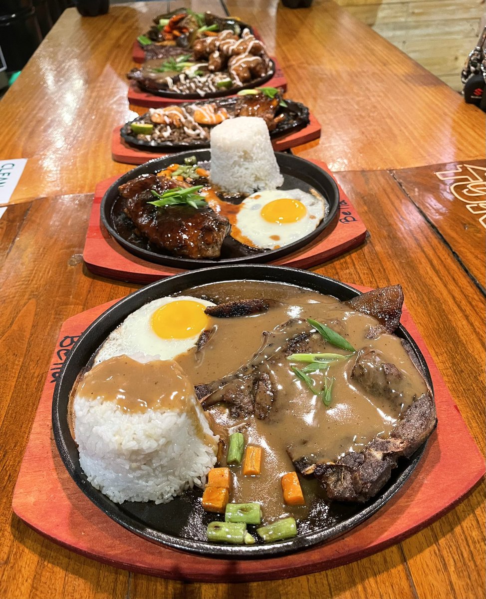 CdoLifestyle's tweet photo. Drooling over these sizzling plate menu? ๐คค
Come in, sit down and order your favorite sizzler at Bella's Sisig & Steak House!!
Itโs super affordable with unlimited rice and gravy already for as low as P149โผ๏ธ
#CDOfood #CDOeats #FoodPark #CDOLifestyle https://t.co/QbvmQ42Kng