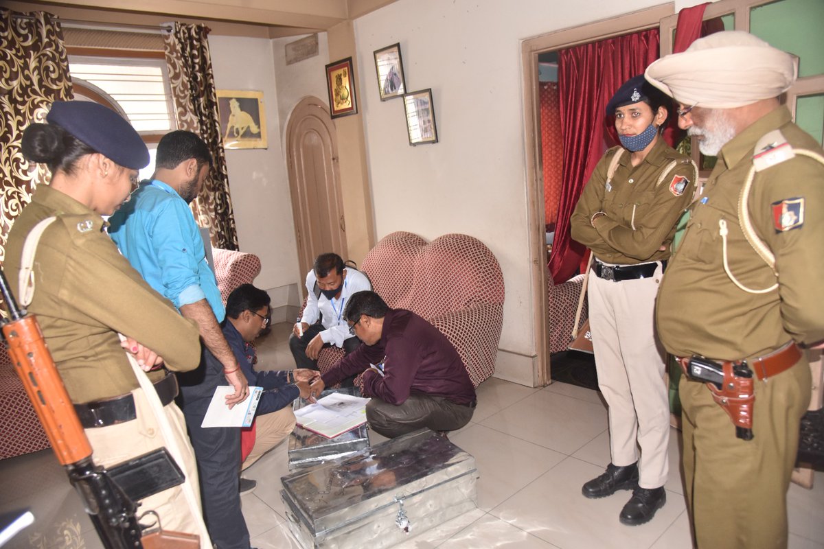 ceotripura's tweet photo. Voting started for Persons with Disabilities and 80+ age voters who wish to vote from their home under 9/1- Banamalipur Assembly Constituency in #Tripura.

@ECISVEEP 
#TripuraElection2023 https://t.co/UR0Ns5f4Fd