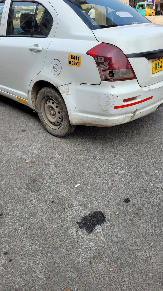 _anandmr's tweet photo. @UberINSupport @Uber_BLR 

Took a Uber "Premium" ride yesterday. Claims premium cars. Got a car with no AC, no seat belts, as dirty as it can get 🤦🤷‍♂️.  Thank you for this memorable service 🤬 https://t.co/PimgI4btrF