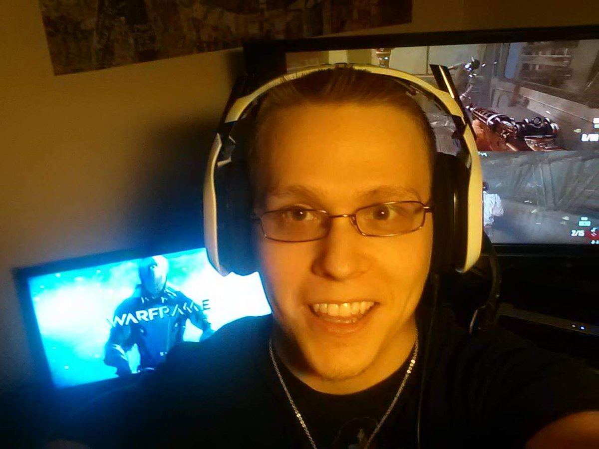BowNaRRowYerMum's tweet photo. Throwback to around the time I had started streaming on #Twitch. Been a wild ride, personally, and professionally. 

Honestly...i just needed a much needed mental break in general. 

Til then, much love, happiness and health. Wishing everyone a Happy 2023.

Always a good time. 🏹 https://t.co/uH3i4H4Gdg