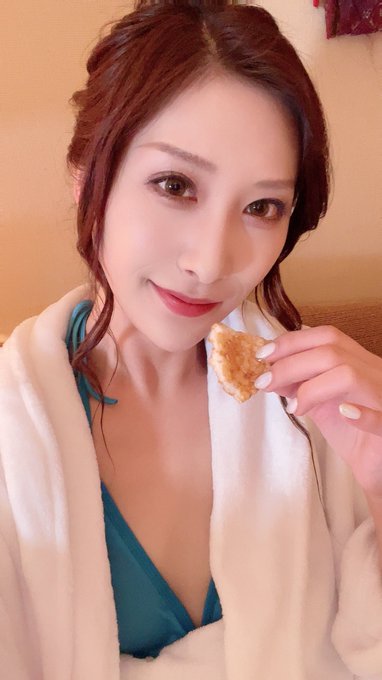休憩中です☺️  青のビキニです👙 https://t.co/bOPZ3nOO3T<a href="/tag/leatherfashion"class="tags"><span>#leatherfashion</span></a>