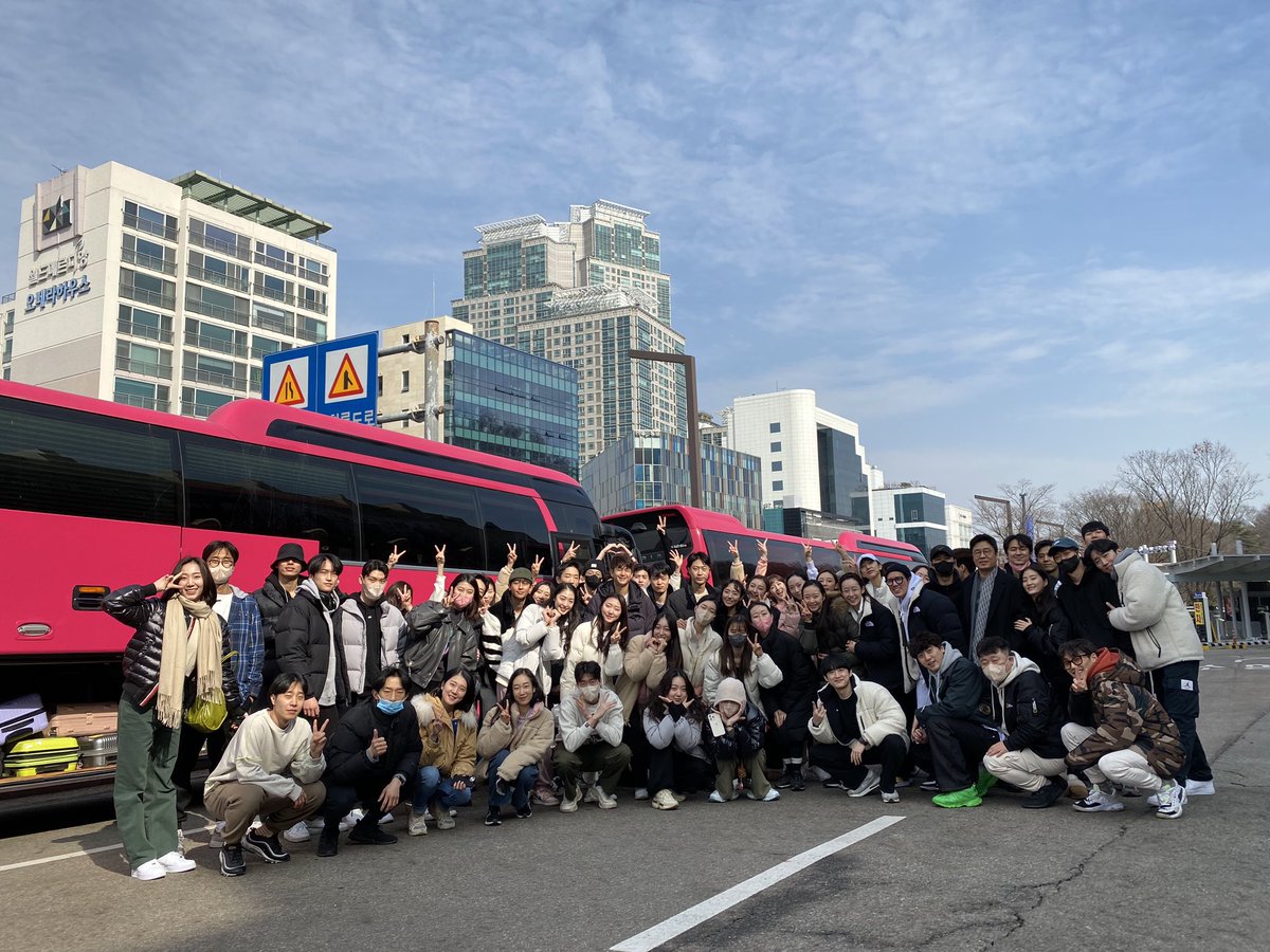 KN_BALLET's tweet photo. 2023년 국립발레단의 첫 지역공연 <지젤>
국립발레단이 강릉아트센터에서 
올해 첫 공연의 막을 올리기위해 출발합니다!

국립발레단이 전해줄 죽음도 갈라놓지 못한 사랑,지젤의 가슴 아픈 사랑 이야기🩰
모두 내일 강릉에서 만나요~🫶🏻
-
𝟐𝟎𝟐𝟑. 𝟎𝟐. 𝟏𝟎(금) - 𝟏𝟏(토)
강릉아트센터 https://t.co/OUFyqxZ9sW