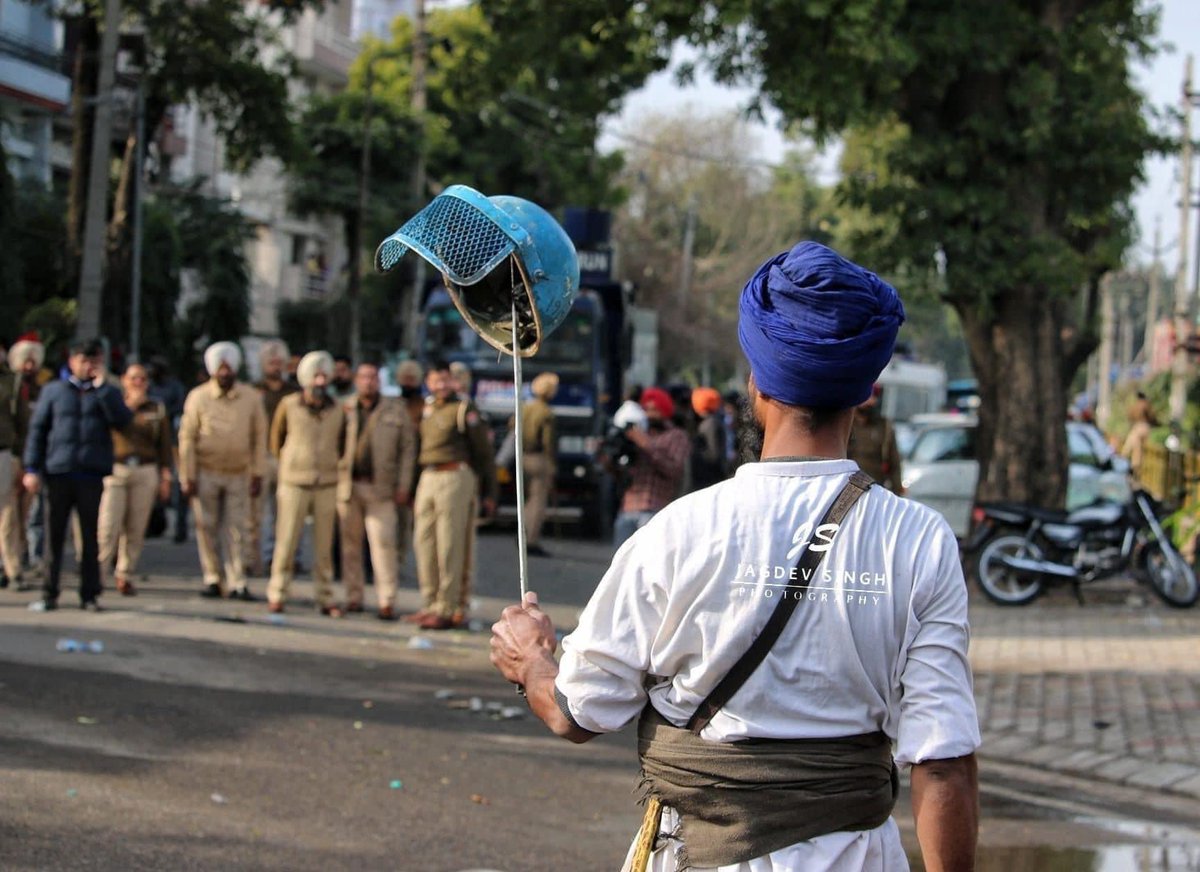 Parmjit33352875's tweet photo. ਕਿਉ ਪੱਗਾਂ ਨਾਲ ਖਹਿੰਦਾ ਫਿਰਦਾ, ਟੋਪੀ ਆਲਿਆ।
@BhagwantMann
@ArvindKejriwal
ਖਾਲਿਸਤਾਨ ਜ਼ਿੰਦਾਬਾਦ ⚔️✊🏽
#FreeSikhPrisoners #FreeSikhPoliticalPrisoners #FreeSikhPrisoner #komiinsafmorcha
#ਕੌਮੀਇਨਸਾਫ਼ਮੋਰਚਾ https://t.co/2JF39yI7VK