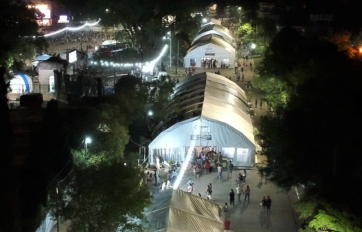 Esto está pasando en Colón, Entre Ríos: la Fiesta Nacional de la Artesanía y hoy 9 toca <a href="/DivididosOK/">Divididos</a> 🎸🎸 y hay más de 200 artesanos y muchos trabajan en vivo… y está re buena la fiesta, nocierto?