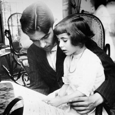 Civil_War_Spain's tweet image. 1914 photo of Federico García Lorca teaching his sister Isabel to read music... He&apos;d be about 16 here in their Granada home.