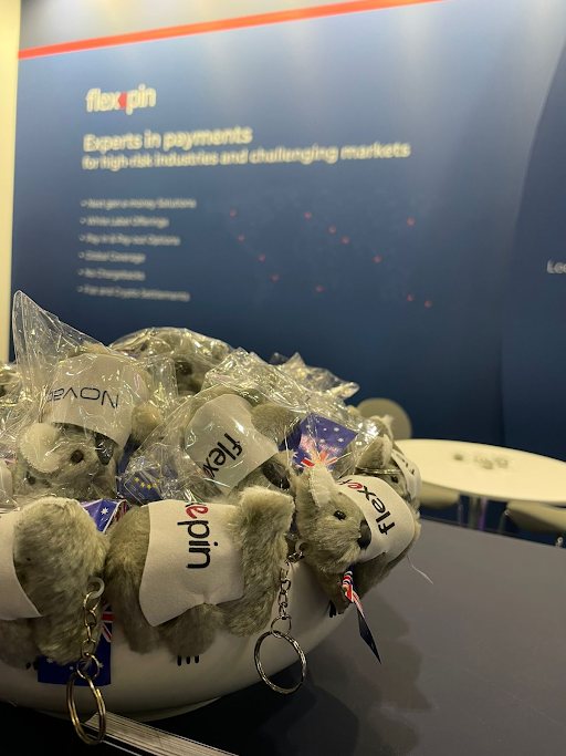 flexepin tweet media