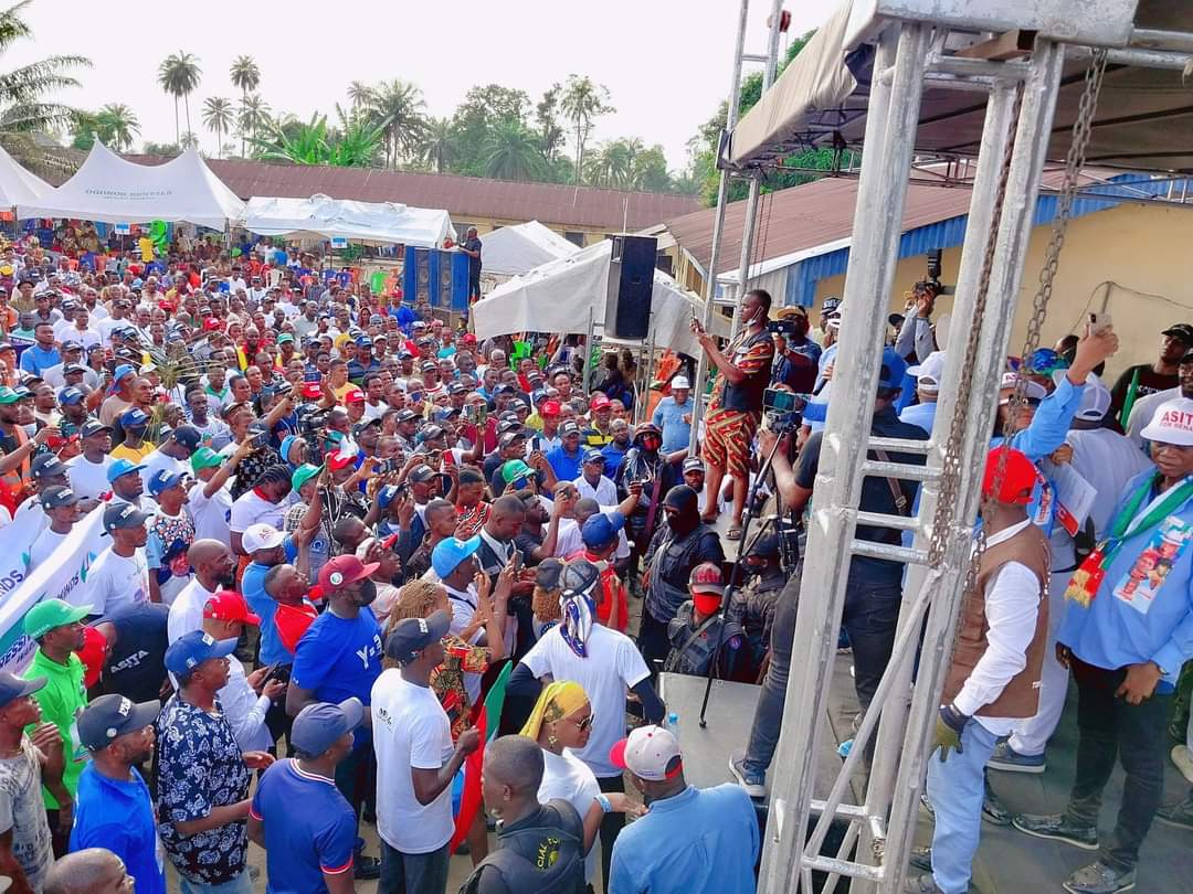 TonyeColeMedia's tweet photo. Yesterday, Ahoada West LGA stood still for Pst @TonyeCole1. He wondered why Rivers State govt has not made any investment in agric and housing since 2015. The Rivers @OfficialAPCNg Guber candidate, in his speech, promised to develop Ahoada as Agro Export Processing zone. https://t.co/s7eNCukJj1