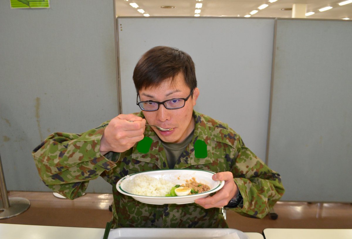Jgsdf_Nerima's tweet photo. まだまだ寒い日が続きますが、皆さんどうお過ごしですか?さて、1月の #部隊希望献立 は! #魯肉飯 !! #第1普通科連隊 第4中隊。イラストは第1小隊の隊員が書いてくれました。サイドメニューは #小籠包、#酸辣湯、杏仁みかん!海外になかなか行けないので食事だけでもと思い……#陸自飯 #練馬駐屯地 https://t.co/L2GVqAOUmg