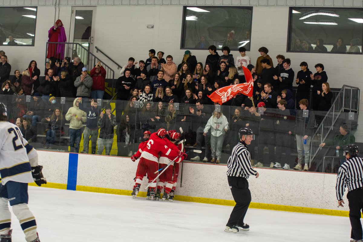 Foxboro earned a 2-2 tie with the boys tonight. Rowdy crowd was out! The boys surely hoped for a better result for you but it's one more point towards the playoffs. #9 remains unstoppable.

🚨🚨#9
🍏#4
🍏#24
🍏#14

🧱 #33 (28 saves)

#GoBigRed