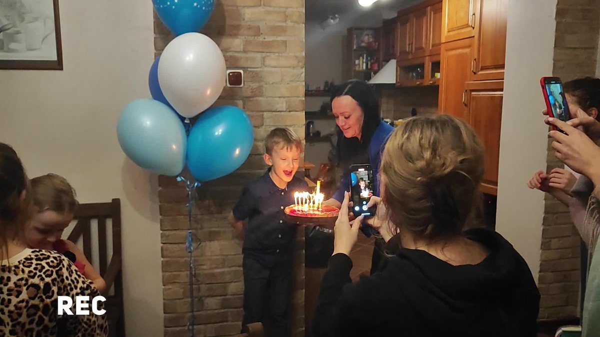 1188's tweet image. Agrita kopā ar ģimeni svin dēliņa Marka septiņu gadu dzimšanas dienu.🎂🎂🎂 #Agrita #ĢimeneBurkā #Ģimene #Dēls #Bērnība #1188play
play.1188.lv/pasmaju-tv-sov…