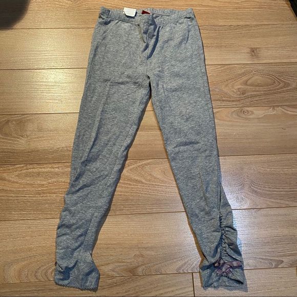 meetthemosleys's tweet photo. So good I had to share! Check out all the items I'm loving on @Poshmarkapp #poshmark #fashion #style #shopmycloset #roxy #hugoboss #brooks: https://t.co/W8xTWJIIyj https://t.co/kHAkjeGJYG