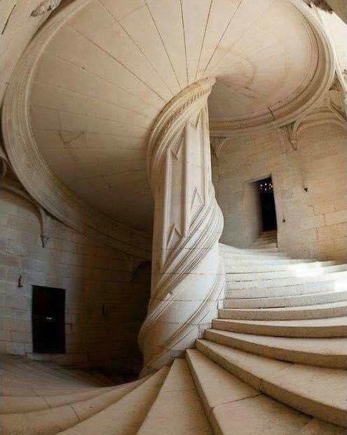 historydefined's tweet photo. Staircase designed by Leonardo da Vinci, 1516 https://t.co/6Ile8fBZDz