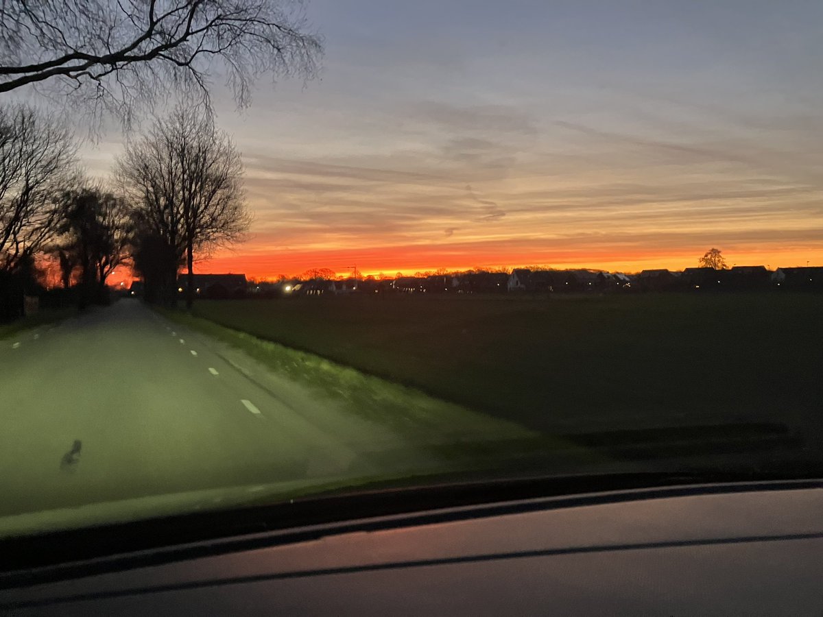 petersenjw's tweet photo. Ochtend rood water in de sloot https://t.co/uRAPL7jFPP