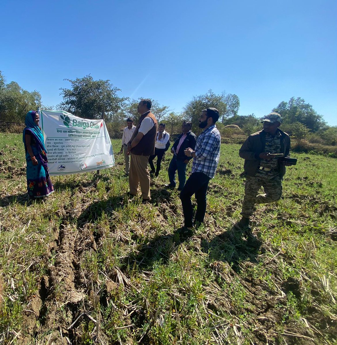 FDRVC1's tweet photo. District Collector, #Dindori #MadhyaPradesh visited Bio-fortified lentil seed site in Kukuramutta village of #Samnapur block and discussed with the women member farmers of Baiga Chak MKUPCL about the benefits they are getting from the company as a member.
#valueforindia https://t.co/0WUtuAjBlc