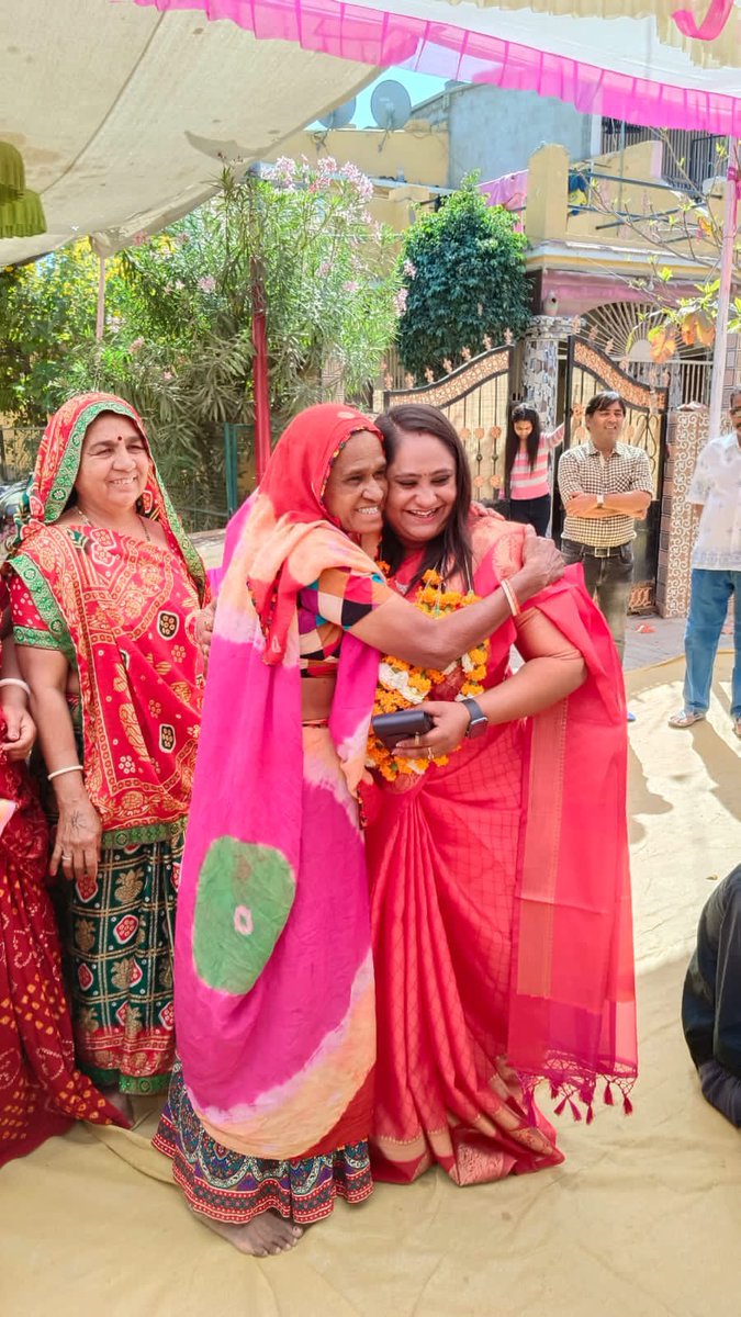 maltibenbjp's tweet photo. આજ રોજ પરમ પૂજ્ય શ્રી ધણીમાતંગ દેવ ની જન્મજયંતિ મહોત્સવ નિમિતે શ્રી લુણંગનગર મહેશ્વરી સમાજ મધ્યે હાજરી આપી. #dhanimatangdev #janmjayanti https://t.co/Mz90BBdx3N