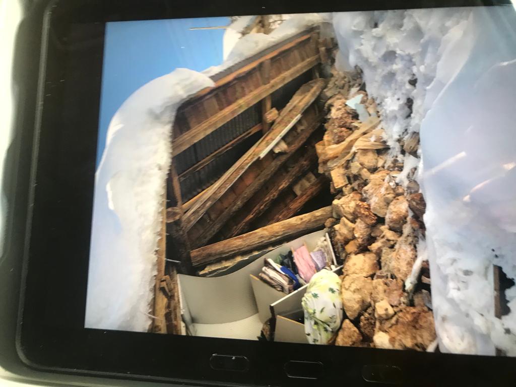 Bu fotoğraflar köyün daha yarısı, bütün evler göçük haline gelmiş çok fazla cenaze var, çok aşırı soğuk  var çok hızlı ve acil ÇADIR ihtiyacı bulunmaktadır #afad #kızılay #marasdepremi #BÜYÜKNACARKÖYÜ