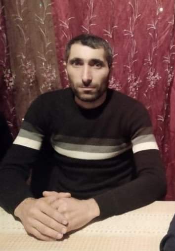 SportsDigitale's tweet photo. 🇹🇷❤️🇦🇿 Azerbaycan’da gazeteciler, Bakü’den Türkiye'ye yardım götüren Server Beşirli’ye ulaştı. İşte Server Beşirli ve yaşadığı ev… https://t.co/3JqIS51zz6