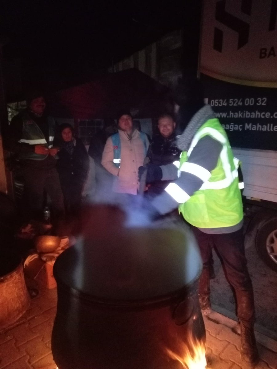 Isparta Ülkü Ocakları Depremin üstünden 24 saat geçmeden Hatay Samandağına ulaşarak afed zedeler için çorba ikramına başlamıştır. Var olsun milletimiz. <a href="/Ulku_Ocaklari/">Ülkü Ocakları</a> <a href="/ayyildirim1/">Ahmet Yiğit Yıldırım</a>