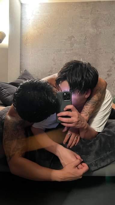 unf0rg3tfulg1rl's tweet photo. 📍 one of my favorite couple nsfw @/55xhr https://t.co/xTsRVndRu4