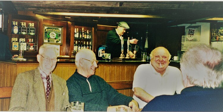 anglogalician's tweet photo. Resumen.

1. De los 29 POTY, Os Porcos Bravos estuvieron en:
- Cricketers Arms, St Helens
- George &amp; Dragon, Hudswell.
- The Kelham Island Tavern, Sheffield.

2. De los famous five de la Good Beer Guide, estuvieron en:
- Roscoe Head, Liverpool, 
 -The Queen’s Head, Newton https://t.co/XRZ9cTmmmF