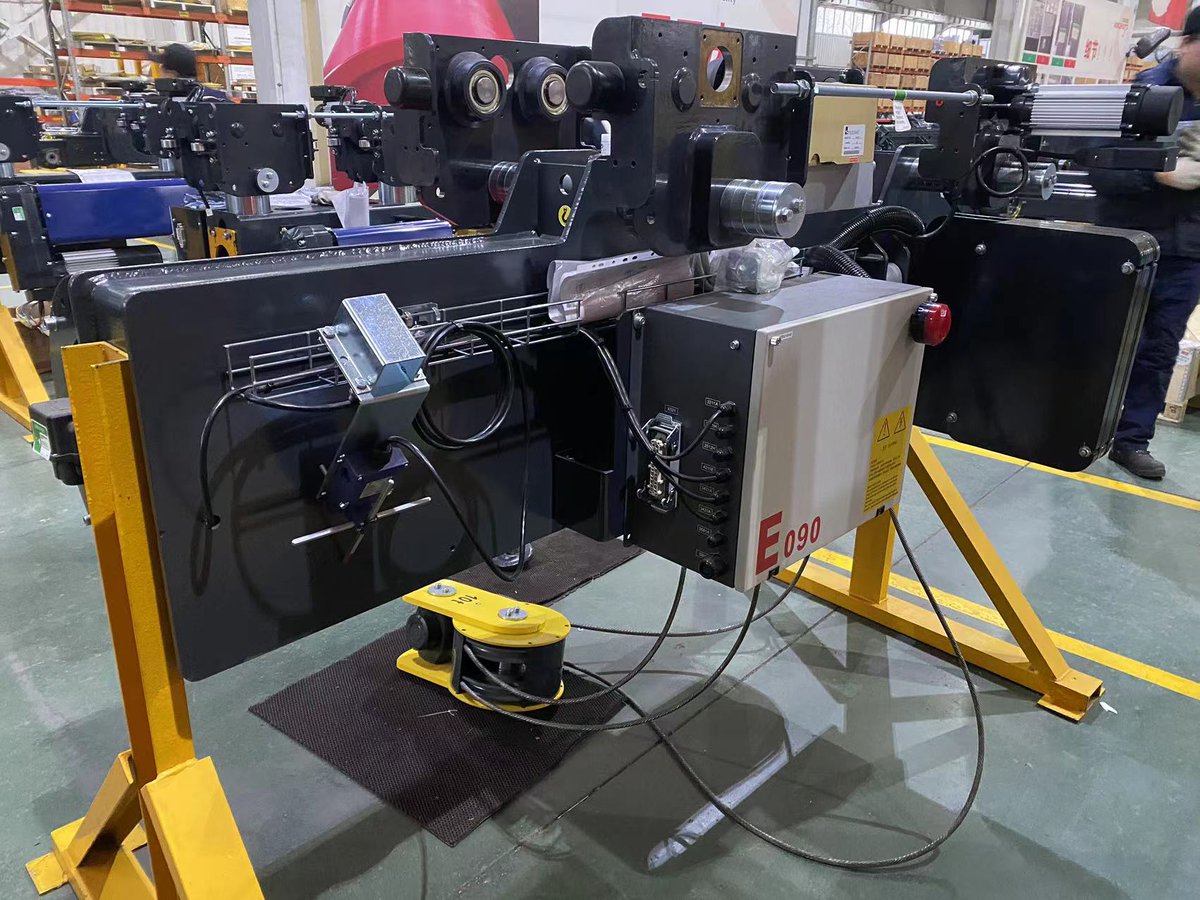 The advantage of PCB hoist is simplicity, which can make the assembly of the crane more convenient.

In addition to helping customers save the crane Electric

panel, it can also directly connect the power line to control the operation of the entire crane.
