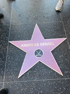 HardyGensel's tweet photo. Der Alte hat es geschafft. Walk of Fame Hollywood
#morepotential https://t.co/Uckv2nZqvQ