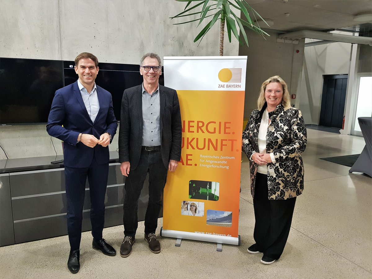 Zu Besuch mit <a href="/MBoeltl/">Maximilian Böltl</a>  beim Bayerische Zentrum für Angewandte Energieforschung e.V. in Garching  kerstin-schreyer.de/index.php?ka=1…