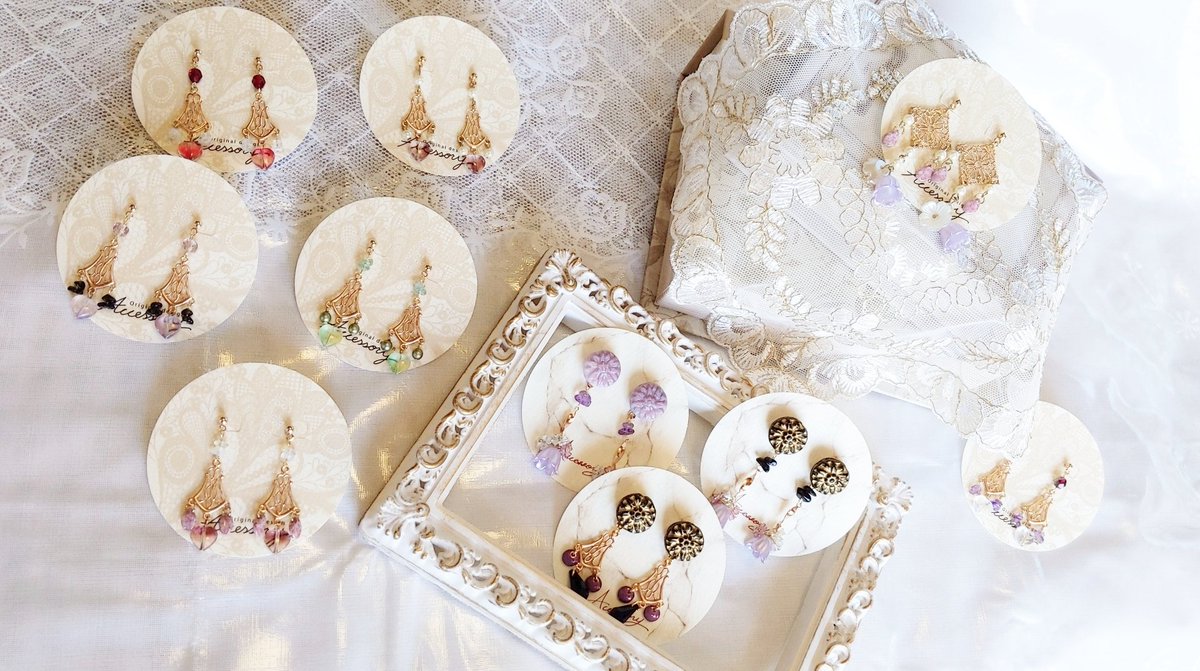 aroma_handmade's tweet photo. TOKYO罹破維武 13 お品書き(1/2)
東4  ウ51a ：ゆめ工房

イメージアクセサリーの頒布を行います。インド刺繍リボンを使用したカチューシャ、ハートモチーフアクセサリーなど。

灰谷兄弟中心です。

#東リベ手芸部 #tkrv手芸部
#東卍手芸部 https://t.co/ympRz6LDBK