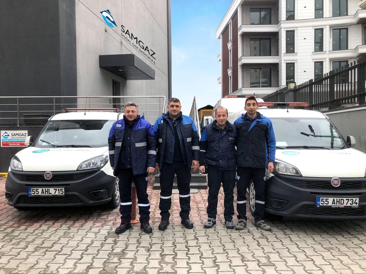 SAMGAZ55's tweet photo. Depremin etkilediği Adıyaman ilimize kontrollü bir şekilde doğal gaz verilmesi amacıyla başlatılan çalışmalarda yer almak üzere 2 tam donanımlı aracımız ile ekiplerimizi sevk ediyoruz. #samgaz #deprem #dogalgaz #adıyaman #birlikberaberlik https://t.co/Z4JUrIIhy5