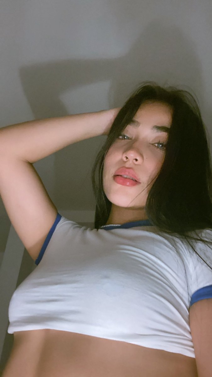 AMaikelson's tweet photo. They say that Latina girls are better. That's right? my content here —> https://t.co/AOO4Vxpndz        #onlyfans_girl  #latinas #viral https://t.co/z4ExWrDVVp