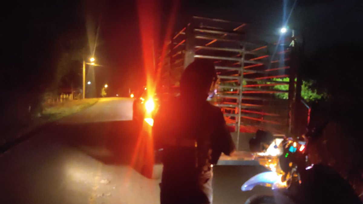 A esta hora cientos de hombres y mujeres de <a href="/fuerzapublicaCR/">Fuerza Pública CR</a> trabajamos por la seguridad de nuestro país y nuestra gente
#LaPolicíaDeLosTicos