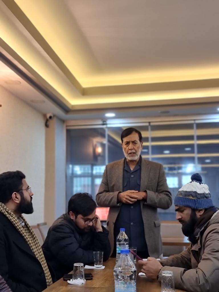 AlkhidmatOrg's tweet photo. Vice President @MAbdusShakoor  had a session with @paksturk in  #Turkiye and discussed the worsening plight in Turkiye after the devastating #earthquake. He urged youth to join hands with rescue teams to help save precious lives in quake-hit areas. https://t.co/qm9gz8jKe1