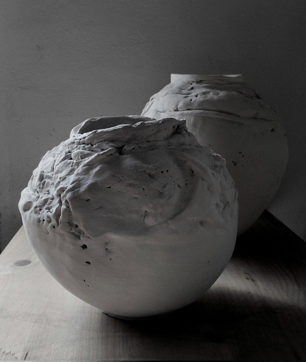 _patricia_vm_'s tweet photo. New #ash #porcelainslip #engobe #porcelain in #process
.
#ceramic #crafted #moon #godaeaejan #crafttechnique #craftmethod
.
#soon #🔥 #🌕 https://t.co/sMOmVjPkqn