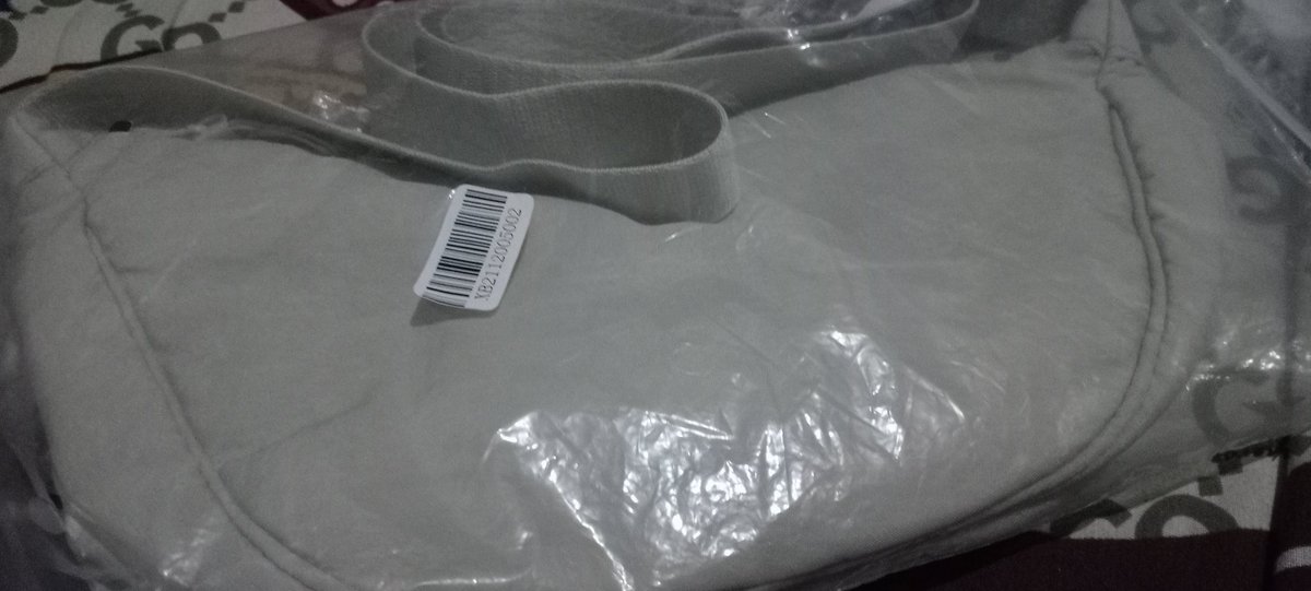 dreamriego's tweet photo. wts lfb ph 
— uniqlo inspired dumpling bag 
— beige  
— new 
— PhP185 (bought it for 199) 
— rfs: dupe, new (just arrived today!!) 
— J&amp;T, GGX, SCO, FLASH EXPRESS, SDD 

reply “mine” or dm me to claim.

🏷️ crossbody sling nylon concert bag ph https://t.co/riV6ZWFxCJ