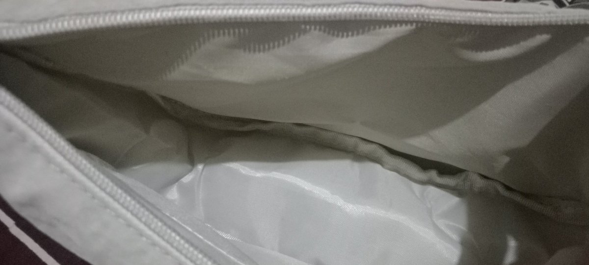 dreamriego's tweet photo. wts lfb ph 
— uniqlo inspired dumpling bag 
— beige  
— new 
— PhP185 (bought it for 199) 
— rfs: dupe, new (just arrived today!!) 
— J&amp;T, GGX, SCO, FLASH EXPRESS, SDD 

reply “mine” or dm me to claim.

🏷️ crossbody sling nylon concert bag ph https://t.co/riV6ZWFxCJ