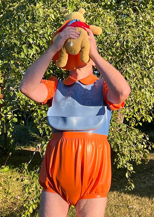 MrBib372's tweet photo. Happy Bibbed rubber AB🙂

#abdlsiliconebibetsy #abbib #abdl #adultbabybib #abdlbib #adultbibs #adultbib #adultsiliconebib #kinkydiapers https://t.co/OAJN6hWAlu