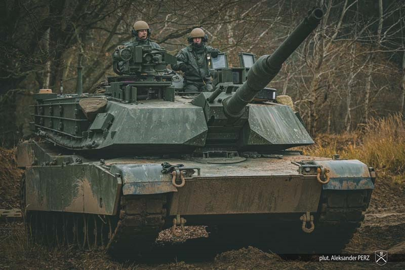 Polska_Zbrojna's tweet photo. Ruszyły kolejne kursy dla żołnierzy, którzy będą obsługiwa�� polskie Abramsy. Po raz pierwszy są wśród nich kandydaci na instruktorów #AkademiaAbrams @MON_GOV_PL @Zelazna_Dywizja https://t.co/wWyhJuLyYT https://t.co/sy2tlmehzv
