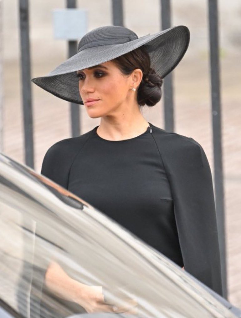 Meghan___Harry's tweet photo. #MeghanMarkIe
The epitome of class, dignity and respect. Always welcome! 
Queen Meghan Markle, The Duchess of Sussex 

#MeghanMarkIe https://t.co/D8Ih3RCgjb