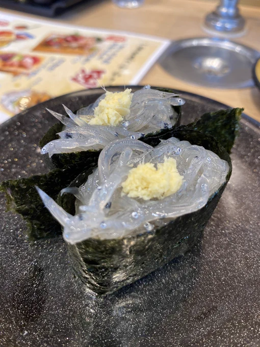 すぐそこのお寿司屋さんでおひる!美味かった!!!! 