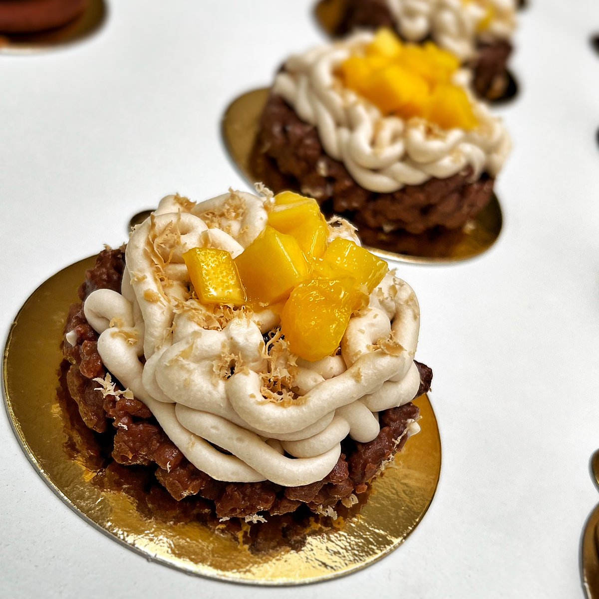 Gianduja, Mango 🥭 and Caramel 

This is my favorite tarte for taste, texture and sustainability.

#dessert #texture #caramel #Sustainability #pastrychef