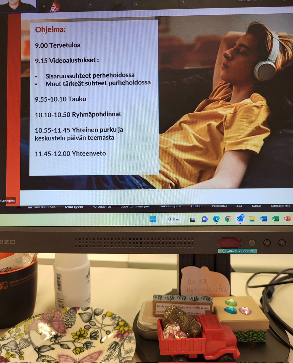 Mahtava porukka eli yli 60 osallistujaa aloittamassa Etelä-Suomen #lastensuojelu'n perhehoidon asiantuntija-aamupäivää. Kokemusasiantuntijoiden ajatuksia ja keskustelua sisaruksista, kavereista ja muista lapselle tärkeistä ihmisistä.
<a href="/pelastakaalapse/">Pelastakaa Lapset</a> @Perhehoitoliitt <a href="/PesapuuRy/">Pesäpuu ry</a>